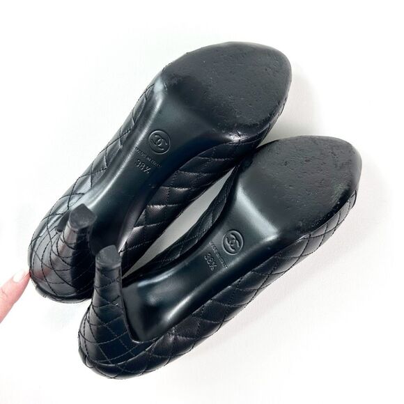 CHANEL Quilted Platform Black Pumps Size 38.5 US 8 CC Logo Heel Cap Toe - Picture 11 of 12